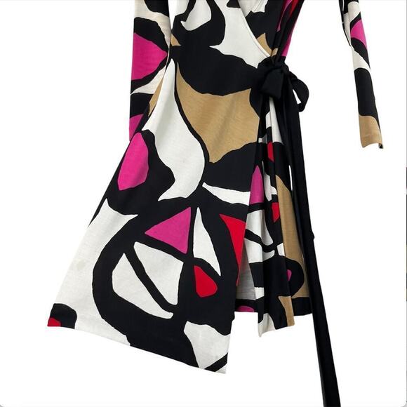 Diane Von Furstenberg The Abrigo Long Sleeve Silk Wrap Dress in Miro Flowers, 4 - Picture 8 of 12